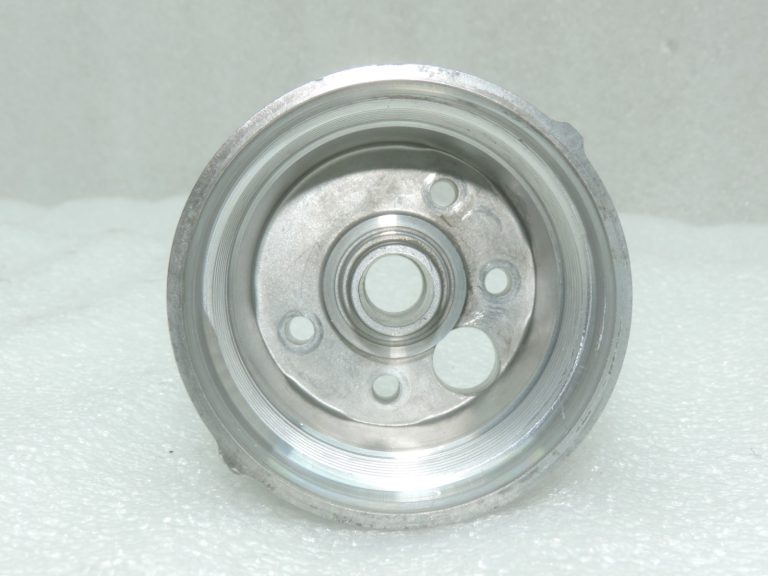 Oriģināls Toyota 2.2d/2.0d 2ADFHV 2ADFTV 1ADFTV Eļļas filtra korpuss 156770R010