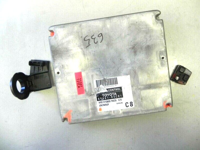 Toyota Avensis T25 D-4D 2.0 dīzeļdzinēja vadības bloks 89661-05C81 C8