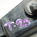 Oriģināls Toyota Corolla Verso AR10 aizmugurējā bampera kronšteins augšējais kreisais