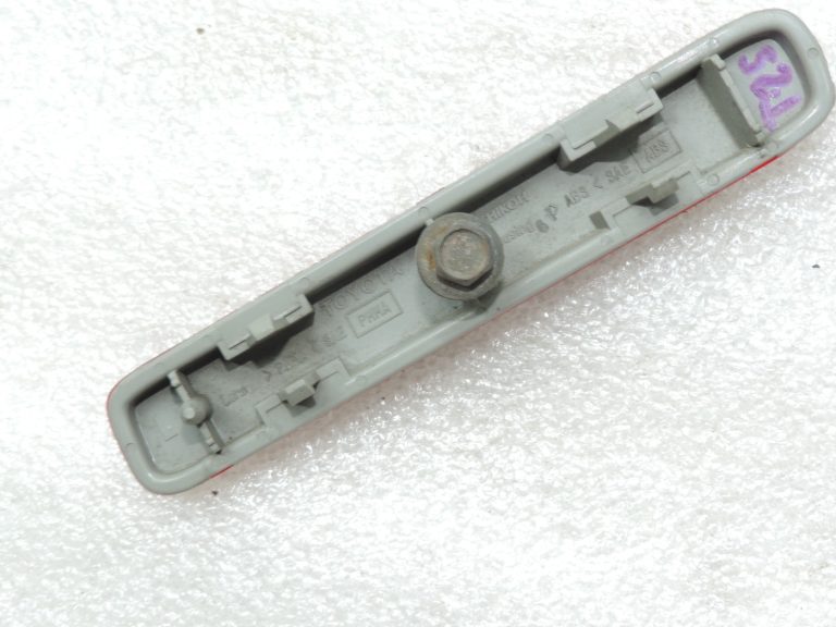 Oriģināls Toyota Corolla Verso AR10 aizmugurējā bampera atstarotājs kreisajā pusē 8192021040