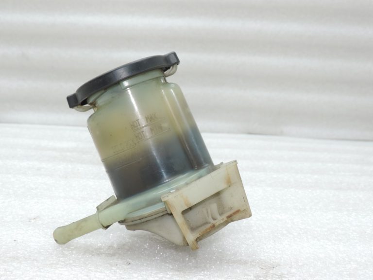 Oriģināls Toyota Avensis T25 2.0d (1CDFTV) Servo sūkņa eļļas rezervuārs 4436020250