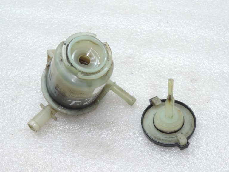Oriģināls Toyota Avensis T25 2.0d (1CDFTV) Servo sūkņa eļļas rezervuārs 4436020250