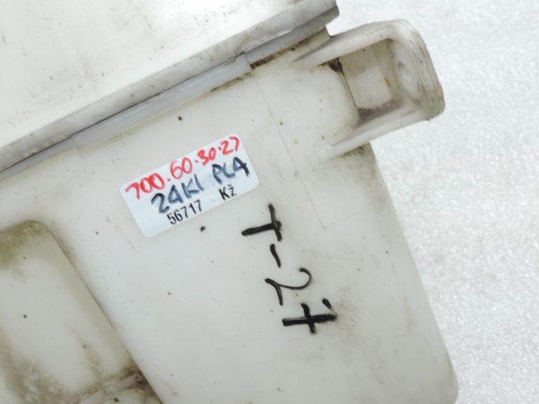 Oriģinālā Toyota Avensis T25 tīrītāju ūdens tvertne 8531502100, 85315-02100