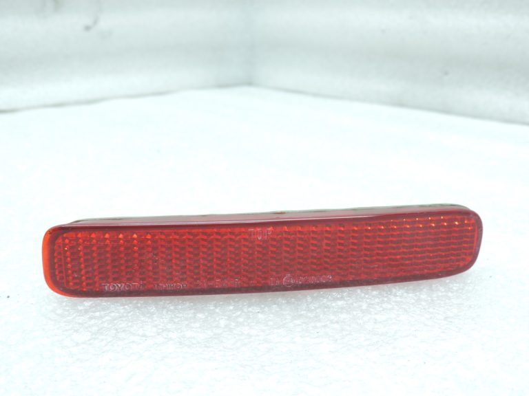Oriģināls Toyota Corolla Verso AR10 aizmugurējā bampera atstarotājs labajā pusē 8191021050