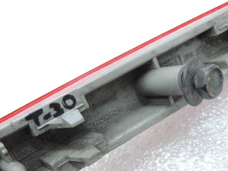 Oriģināls Toyota Corolla Verso AR10 aizmugurējā bampera atstarotājs labajā pusē 8191021050