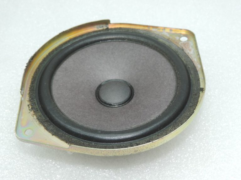 Oriģinālais Toyota Previa II XR30 aizmugurējais skaļrunis 8616028530 86160-28530