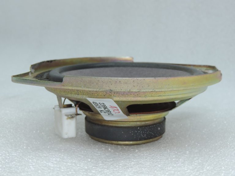 Oriģinālais Toyota Previa II XR30 aizmugurējais skaļrunis 8616028530 86160-28530