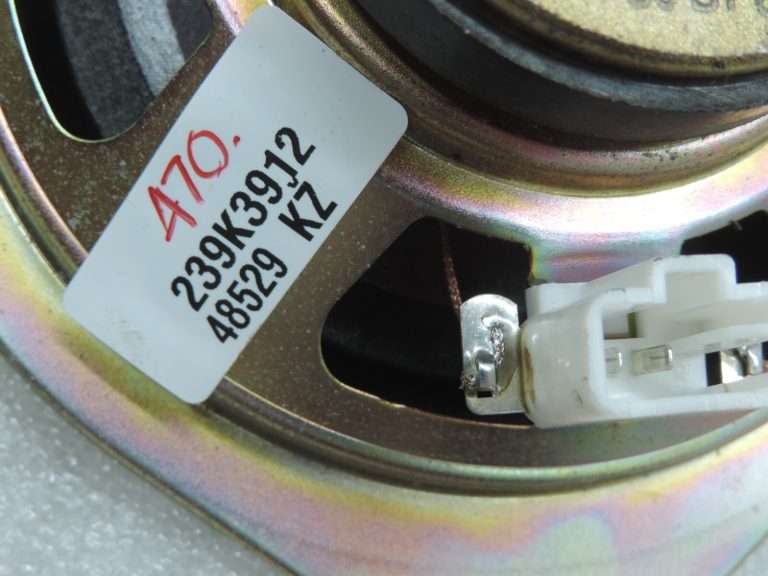Oriģinālais Toyota Previa II XR30 aizmugurējais skaļrunis 8616028530 86160-28530
