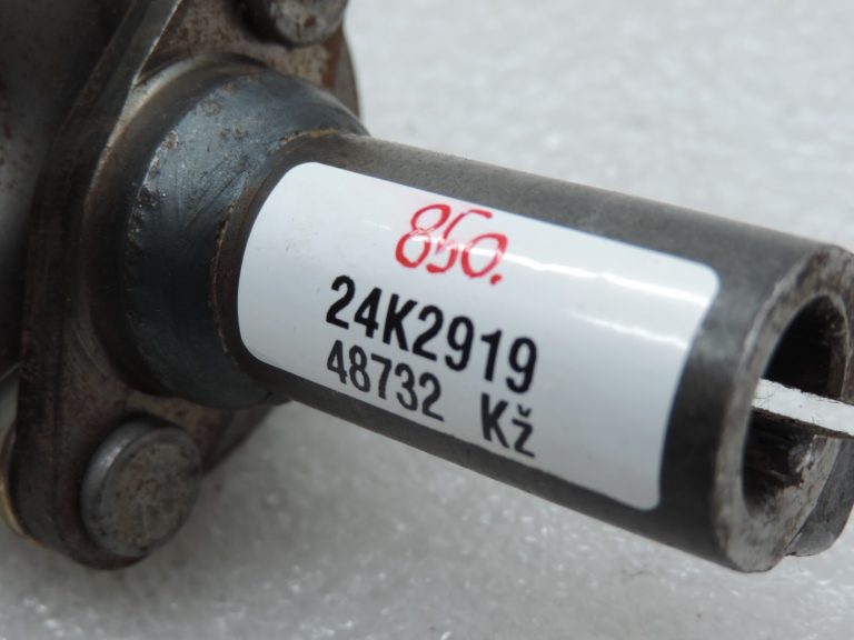 Oriģināls Toyota Previa II XR30 stūres statņa universālais savienojums 4520928010 45209-28010