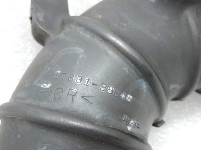 Oriģinālā Toyota Previa II XR30 u.c. 2.0/2.4 2AZFE/1AZFE gaisa ieplūdes šļūtene