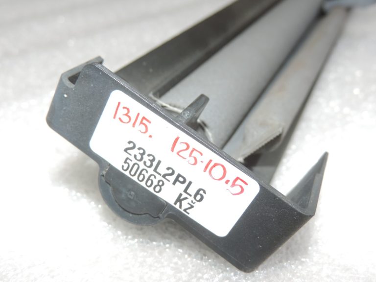 Oriģinālā Toyota RAV4 II XA20 Aizmugurējā paketes plaukta rullo žalūzijas pelēkas 6491042010B1 6491042011B2