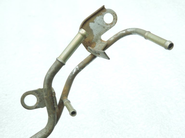 Toyota RAV4 II XA20 2.0 D-4D degvielas padeves caurules 2381127040 2381127041