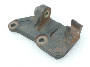 Oriģināls Toyota RAV4 II XA20 2.0 D-4D alternatora kronšteins 1251127010
