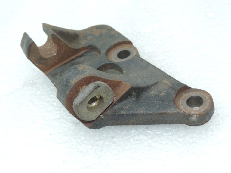 Oriģināls Toyota RAV4 II XA20 2.0 D-4D alternatora kronšteins 1251127010