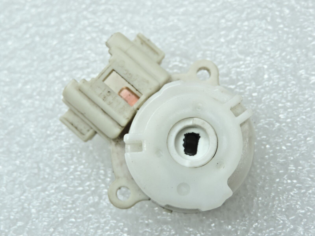Подлинный выключатель зажигания Toyota RAV4 II XA20 8445052010 84450-52010