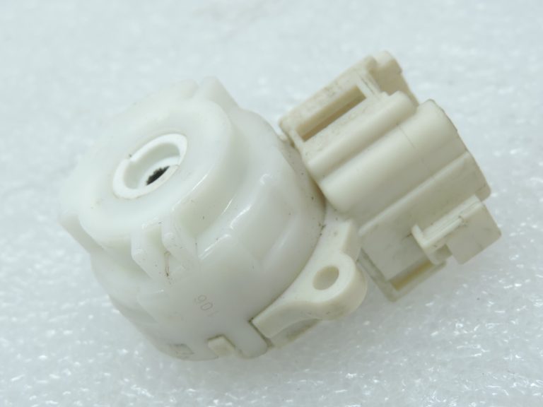 Oriģināls Toyota RAV4 II XA20 aizdedzes slēdzis 8445052010 84450-52010