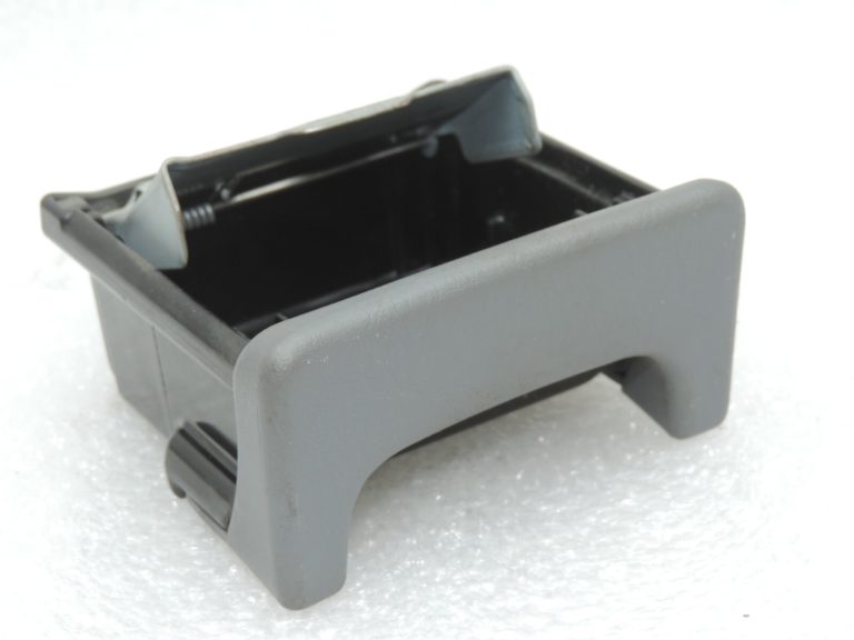 Oriģinālā Toyota RAV4 II XA20 Priekšējā pelnu trauks pelēks 741024202020B0 741024202020B1