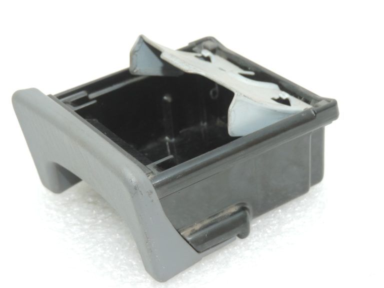 Oriģinālā Toyota RAV4 II XA20 Priekšējā pelnu trauks pelēks 741024202020B0 741024202020B1