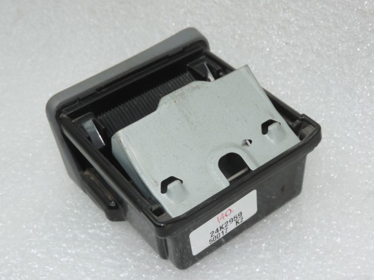 Oriģinālā Toyota RAV4 II XA20 Priekšējā pelnu trauks pelēks 741024202020B0 741024202020B1