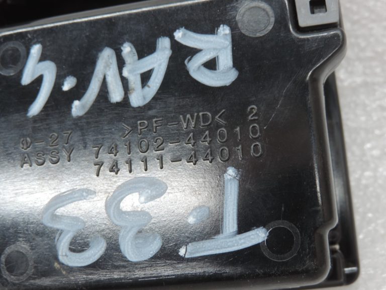 Oriģinālā Toyota RAV4 II XA20 Priekšējā pelnu trauks pelēks 741024202020B0 741024202020B1