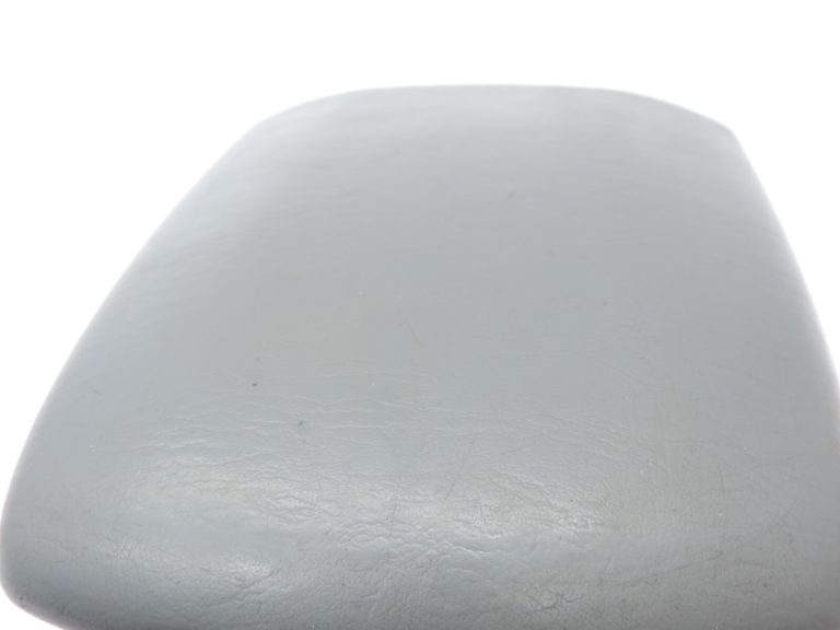 Oriģināls Toyota RAV4 II XA20 Centrālais roku balsta pārvalks pelēks 5890542010B0