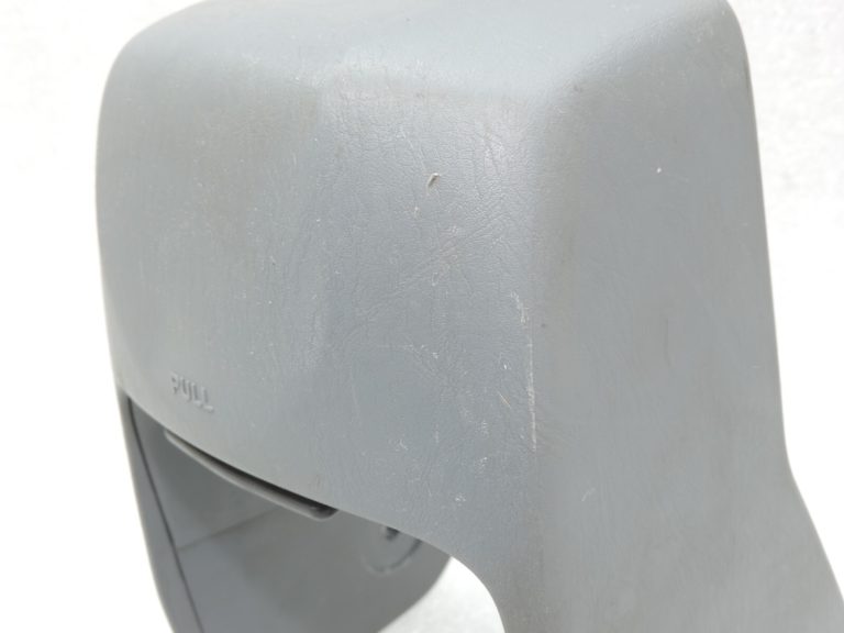 Oriģināls Toyota RAV4 II XA20 aizmugurējās centrālās konsoles pārsegs pelēks 55630-42010-B0