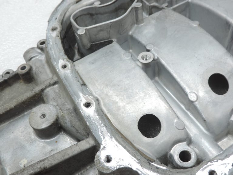 Toyota RAV4 II XA20 2.0 D-4D eļļas tvertnes augšējās daļas 1210127011