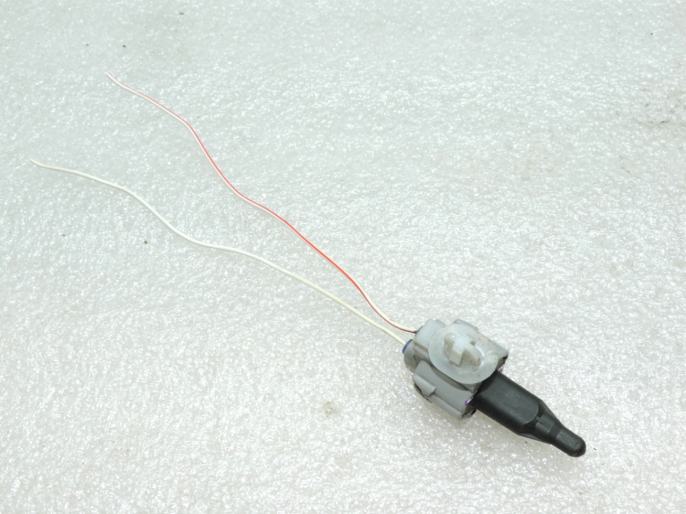 Oriģinālais 1999-2008 Avensis Corolla Yaris Starlet ārējās temperatūras sensors ar kabeli