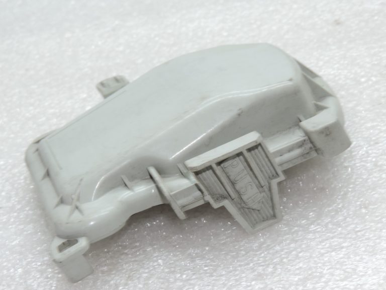 Oriģinālais Toyota Avensis T25 priekšējā luktura kreisais vāciņš 8117505160