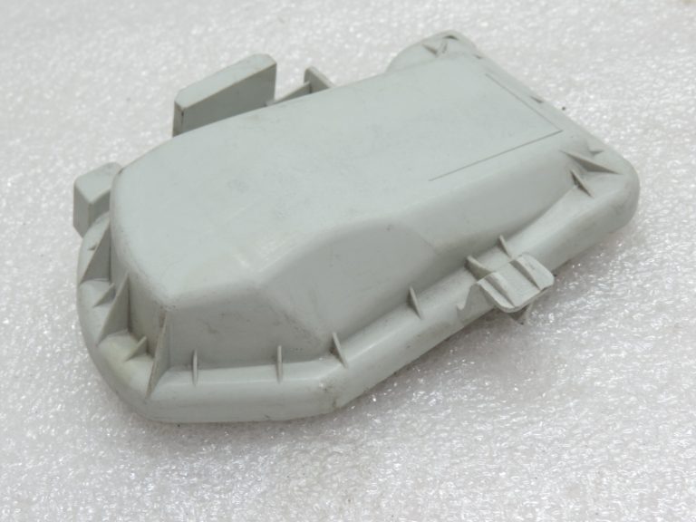 Oriģinālais Toyota Avensis T25 priekšējā luktura kreisais vāciņš 8117505160