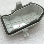 Oriģinālais Toyota Avensis T25 priekšējā luktura kreisais vāciņš 8117505160