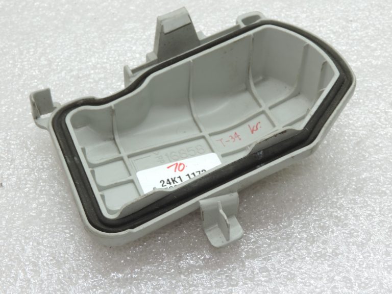 Oriģinālais Toyota Avensis T25 priekšējā luktura kreisais vāciņš 8117505160