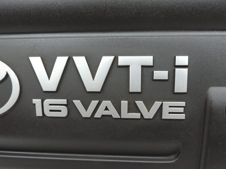 Oriģināls Toyota Avensis T25 Corolla E12 Auris E15 1.8 VVT-i 1ZZFE motora vāks