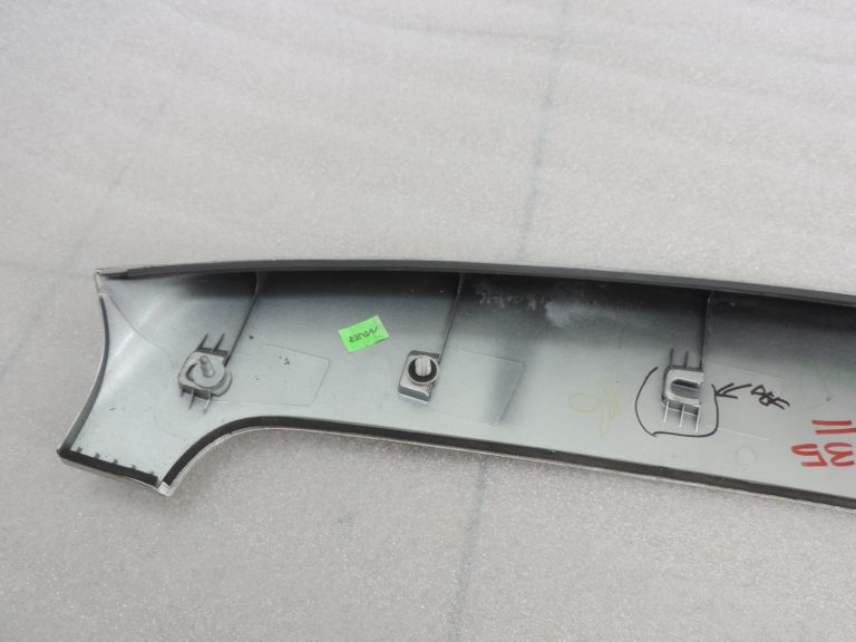 Oriģinālais Toyota Auris E15 aizmugurējais spoileris sudraba krāsā (1C0) 7687102911, 76871-02911