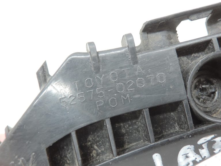 Oriģināls Toyota Auris E15 Aizmugurējā bampera kronšteins Augšējais labais 5257502070