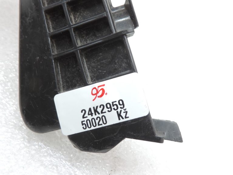 Oriģināls Toyota Auris E15 Aizmugurējā bampera kronšteins Augšējais labais 5257502070