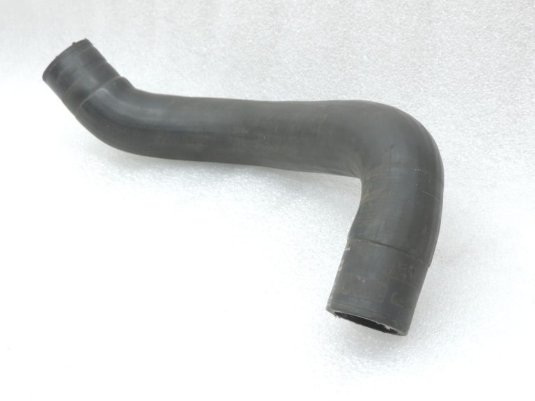 Oriģinālā Toyota Auris E15 1.3 VVTi dzesēšanas šķidruma šļūtene 165730Y010 16573-0Y010