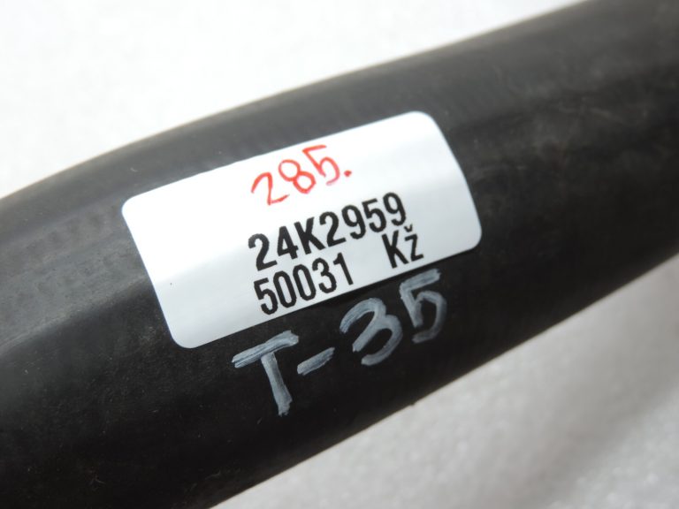 Oriģinālā Toyota Auris E15 1.3 VVTi dzesēšanas šķidruma šļūtene 165730Y010 16573-0Y010