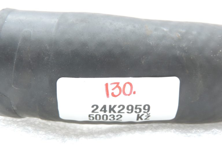 Oriģinālā Toyota Auris E15 1.3 VVTi dzesēšanas šķidruma šļūtene 1657147040 16571-47040