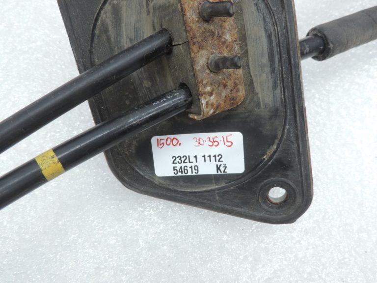 Oriģinālā Toyota RAV4 II (XA20) 2.0 VVT-i manuālās pārnesumkārbas pārslēgšanas trose 3382242040