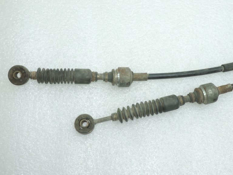 Oriģinālā Toyota RAV4 II (XA20) 2.0 VVT-i manuālās pārnesumkārbas pārslēgšanas trose 3382242040