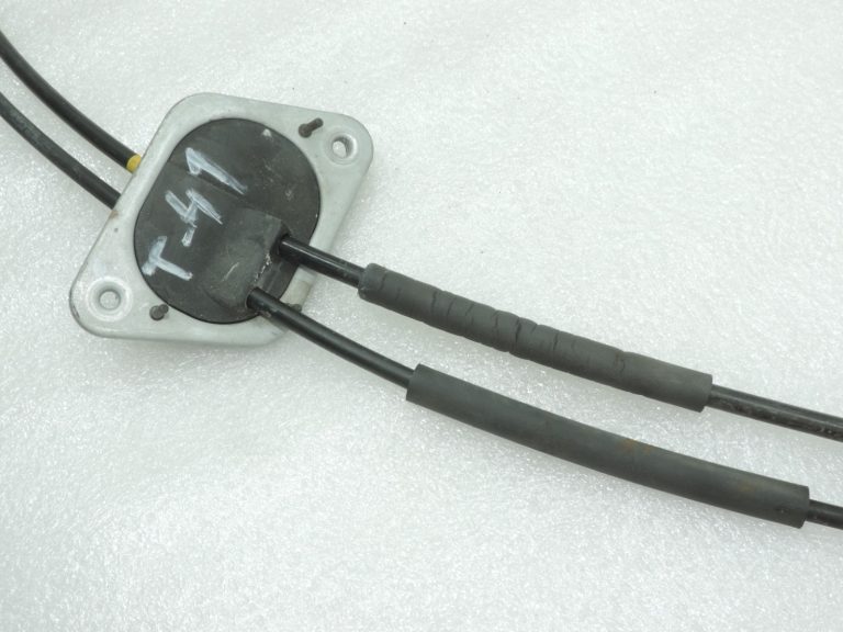 Oriģinālā Toyota RAV4 II (XA20) 2.0 VVT-i manuālās pārnesumkārbas pārslēgšanas trose 3382242040