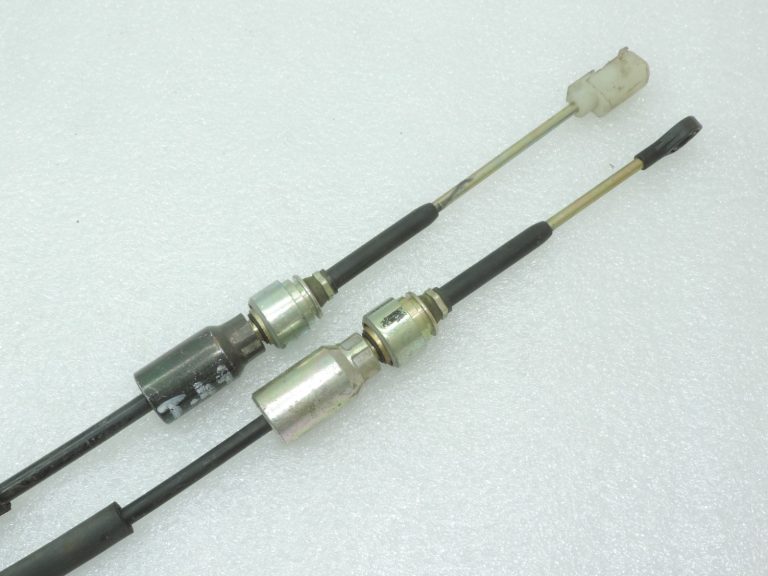 Oriģinālā Toyota RAV4 II (XA20) 2.0 VVT-i manuālās pārnesumkārbas pārslēgšanas trose 3382242040