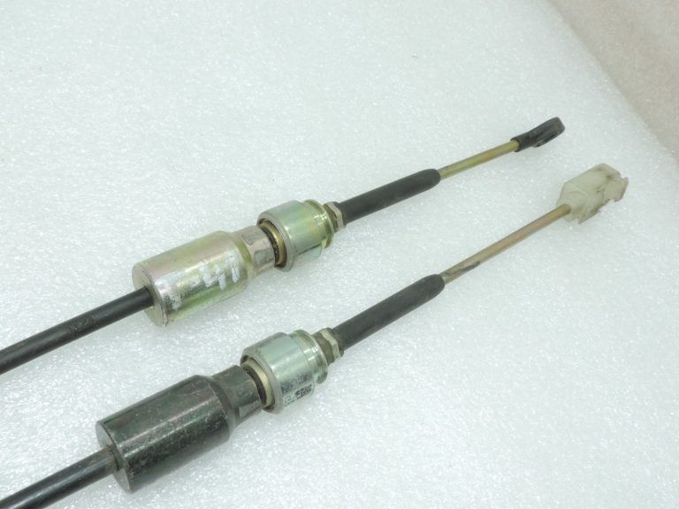 Oriģinālā Toyota RAV4 II (XA20) 2.0 VVT-i manuālās pārnesumkārbas pārslēgšanas trose 3382242040