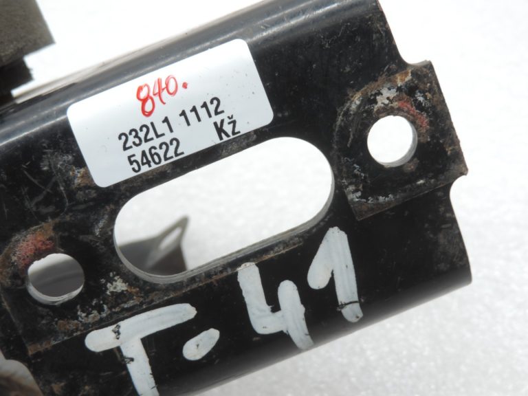 Toyota RAV4 II (XA20) 2.0 VVT-i 1AZFE Dzinēja stiprinājuma kronšteins Priekšējais 1231128040