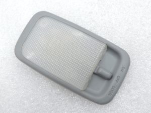 Oriģināls Toyota RAV4 XA20 XA10 iekšējais apgaismojuma lukturis 8124012060B1