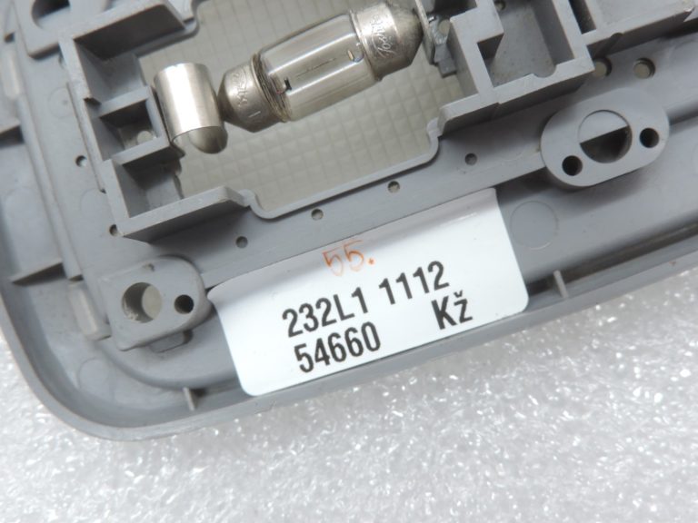 Oriģināls Toyota RAV4 XA20 XA10 iekšējais apgaismojuma lukturis 8124012060B1