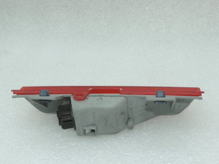 Oriģinālā Toyota RAV4 XA20 trešā bremžu signāluguns 8157049015, 8157049015B0