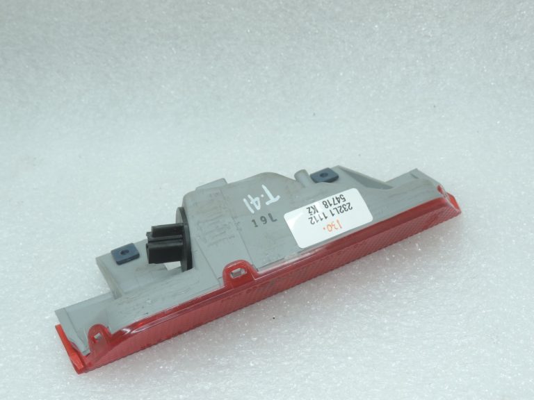 Oriģinālā Toyota RAV4 XA20 trešā bremžu signāluguns 8157049015, 8157049015B0