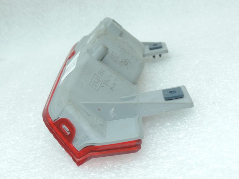 Oriģinālā Toyota RAV4 XA20 trešā bremžu signāluguns 8157049015, 8157049015B0